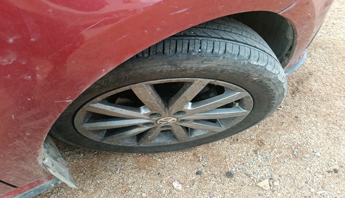 2020 Volkswagen Polo HIGHLINE PLUS 1.0, Petrol, Manual, 1,37,867 km, tyre