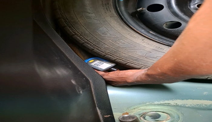 2012 Maruti Swift VXI, Petrol, Manual, 33,889 km, tyre