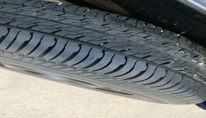 2012 Maruti Swift VXI, Petrol, Manual, 78,370 km, tyre