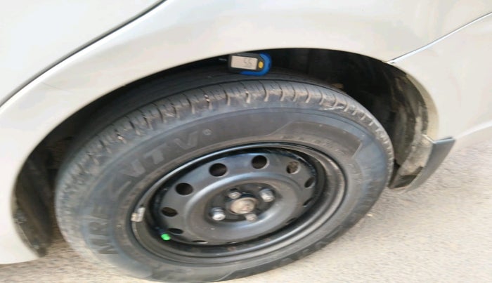 2011 Maruti Swift Dzire VXI, Petrol, Manual, 73,375 km, tyre