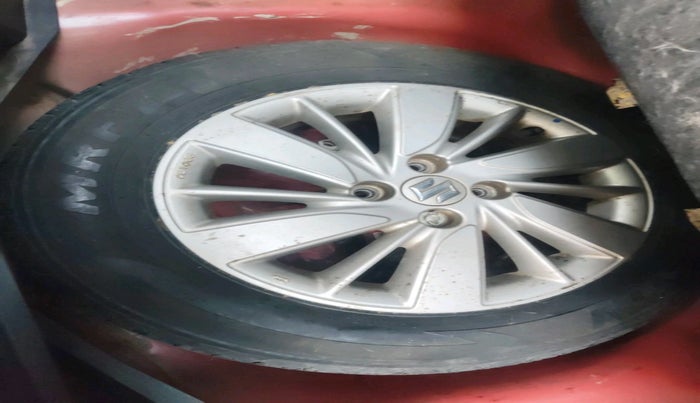 2015 Maruti Swift ZXI, Petrol, Manual, 71,344 km, tyre