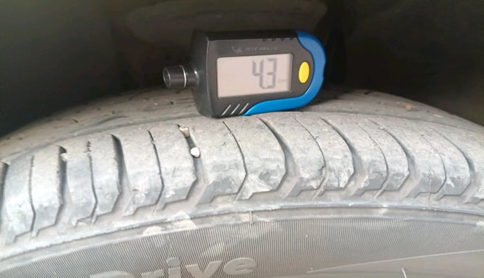 2022 Volkswagen VIRTUS TOPLINE TSI 1.0 MT, Petrol, Manual, 23,190 km, tyre