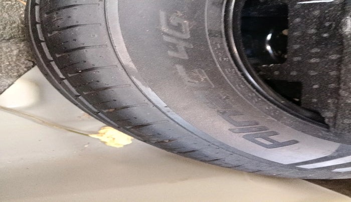 2022 Volkswagen VIRTUS TOPLINE TSI 1.0 MT, Petrol, Manual, 23,190 km, tyre