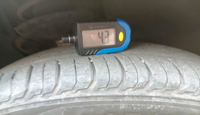 2022 Volkswagen VIRTUS TOPLINE TSI 1.0 MT, Petrol, Manual, 23,190 km, tyre