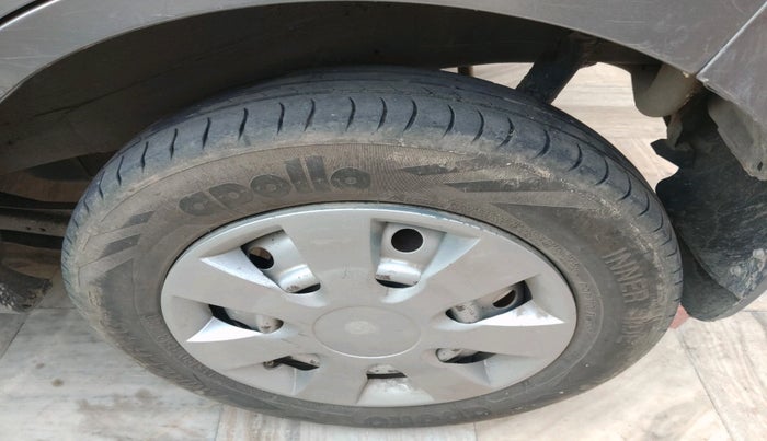 2015 Maruti Wagon R 1.0 LXI CNG, CNG, Manual, 1,57,241 km, tyre