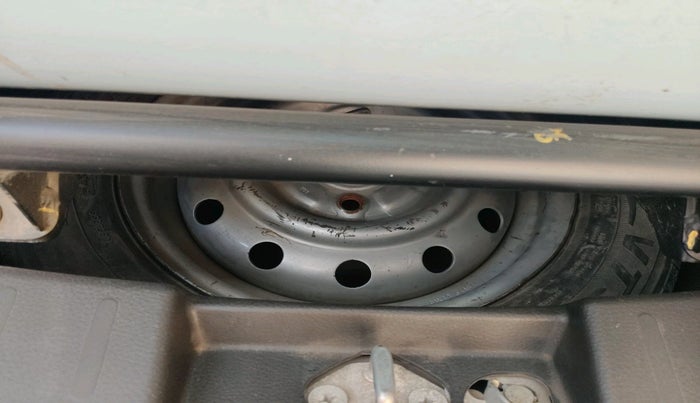 2015 Maruti Wagon R 1.0 LXI CNG, CNG, Manual, 1,57,241 km, tyre