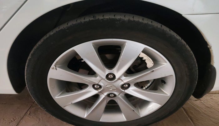 2012 Hyundai Verna FLUIDIC 1.6 CRDI SX, Diesel, Manual, 1,64,777 km, tyre