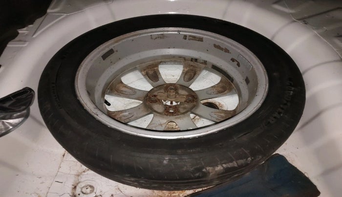 2012 Hyundai Verna FLUIDIC 1.6 CRDI SX, Diesel, Manual, 1,64,777 km, tyre