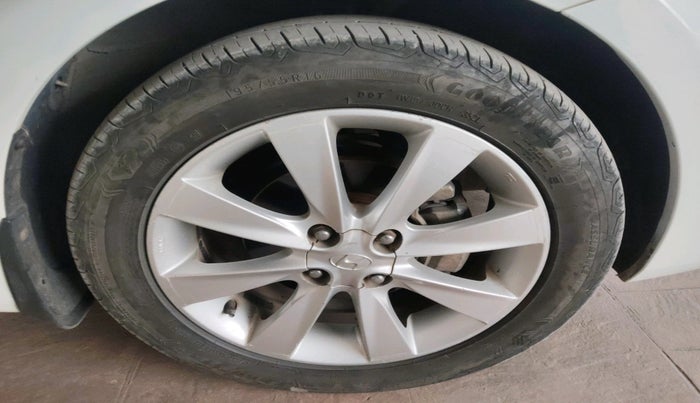 2012 Hyundai Verna FLUIDIC 1.6 CRDI SX, Diesel, Manual, 1,64,777 km, tyre