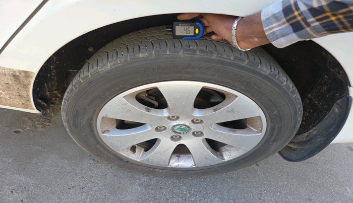 2011 Skoda Superb ELEGANCE 1.8 TSI MT, Petrol, Manual, 1,11,770 km, tyre