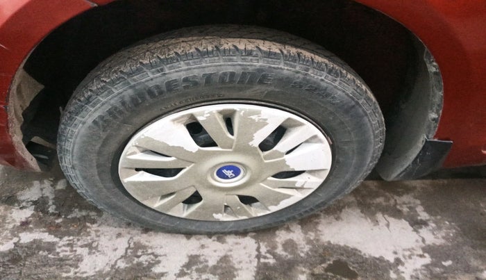 2012 Maruti Swift VXI, CNG, Manual, 1,04,490 km, tyre