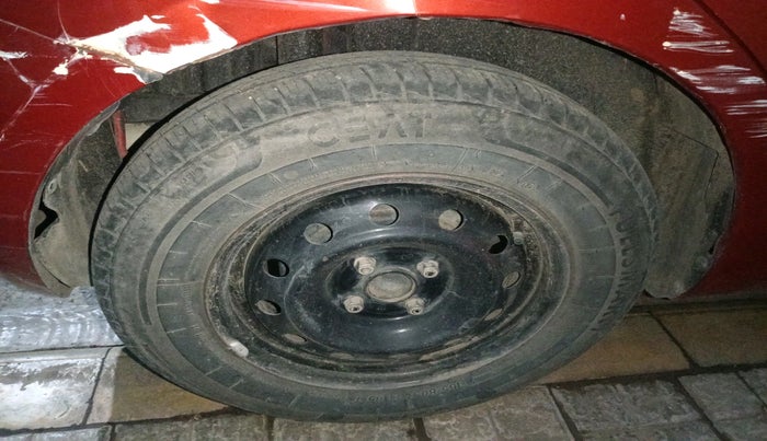 2012 Maruti Swift VXI, CNG, Manual, 1,04,490 km, tyre