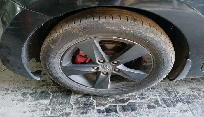 2014 Hyundai New Elantra 1.6 SX AT DIESEL, Diesel, Automatic, 1,46,336 km, tyre