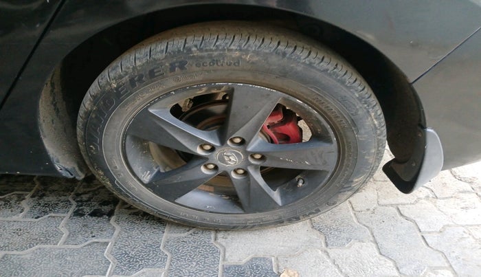 2014 Hyundai New Elantra 1.6 SX AT DIESEL, Diesel, Automatic, 1,46,336 km, tyre