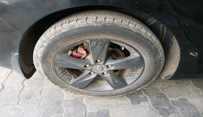 2014 Hyundai New Elantra 1.6 SX AT DIESEL, Diesel, Automatic, 1,46,336 km, tyre