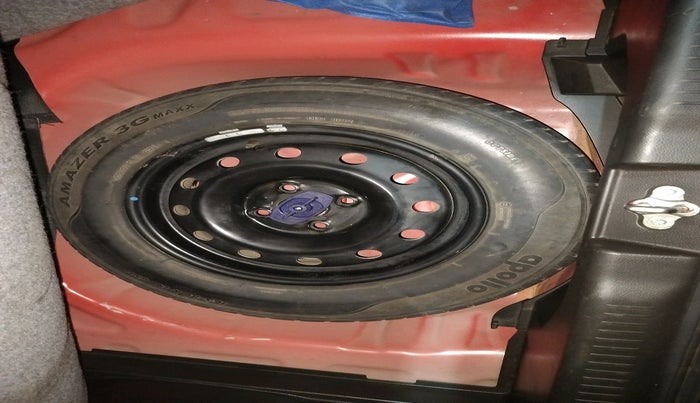 2018 Maruti Swift VXI AMT, Petrol, Automatic, 42,736 km, tyre