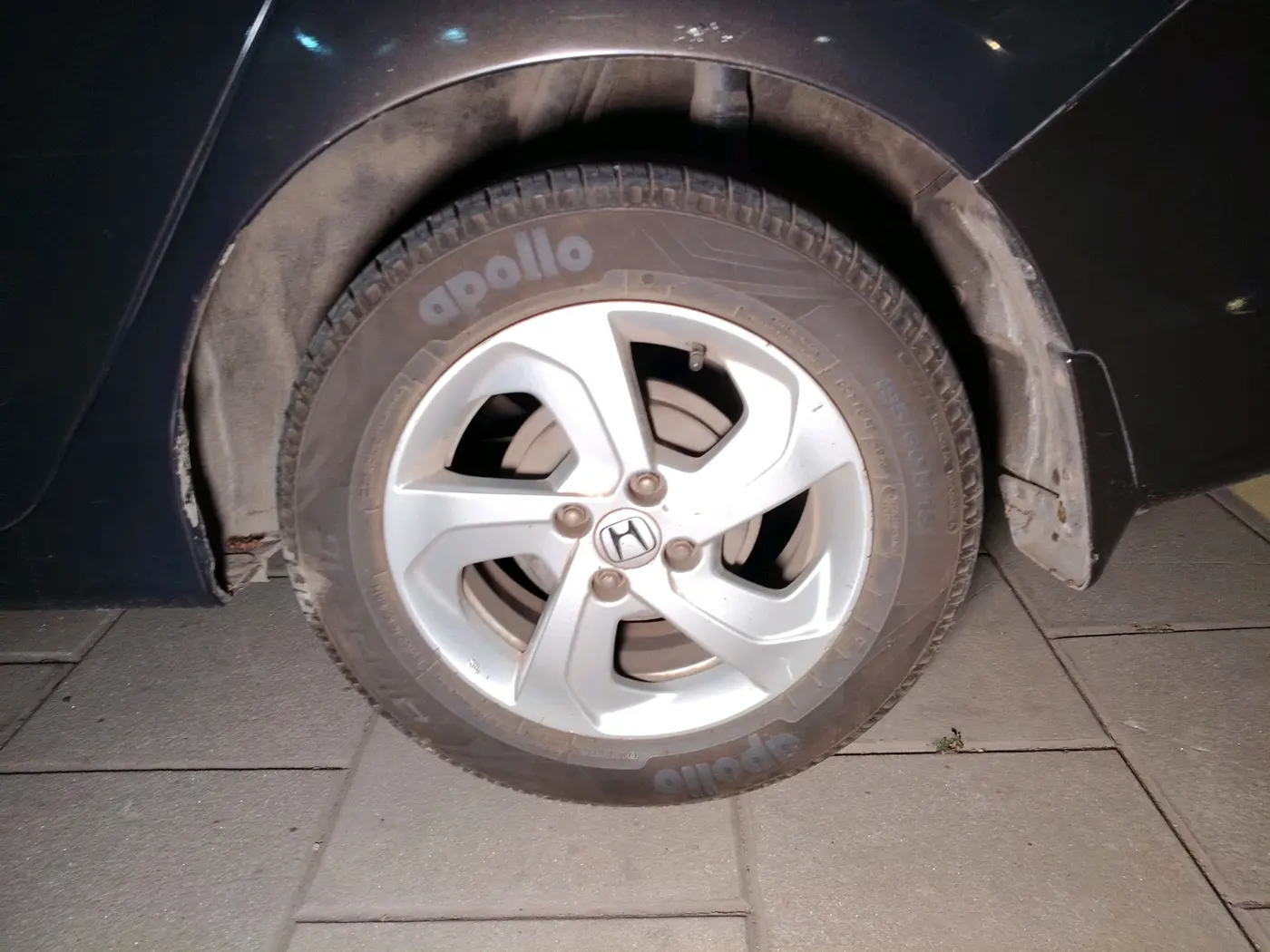 2015 Honda City 1.5L I-VTEC V MT, Petrol, Manual, 1,25,313 km, tyre