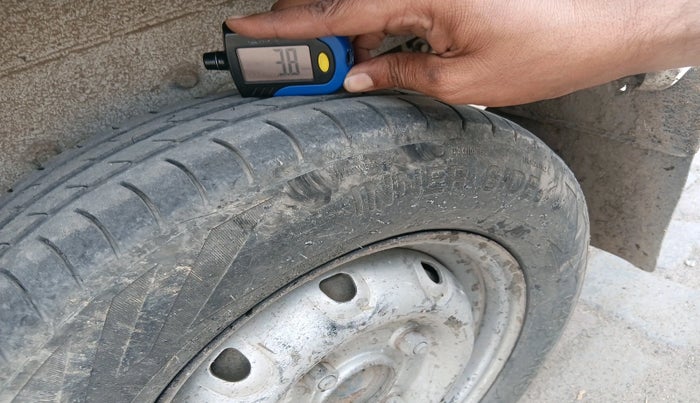 2016 Maruti OMNI E 8 STR, Petrol, Manual, 1,20,197 km, tyre