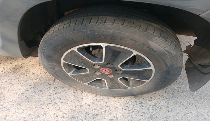 2018 Renault Duster 85 PS RXS MT DIESEL, Diesel, Manual, 96,886 km, tyre