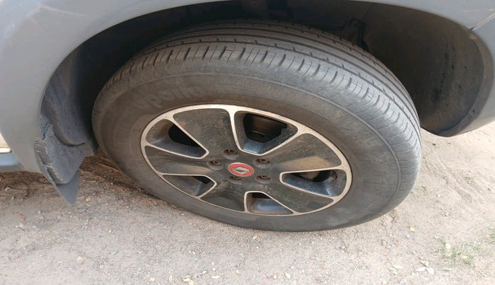 2018 Renault Duster 85 PS RXS MT DIESEL, Diesel, Manual, 96,886 km, tyre