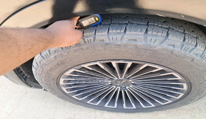 2024 Mahindra XUV700 AX7 Luxury Pack Diesel MT 7 STR, Diesel, Manual, 1,27,115 km, tyre