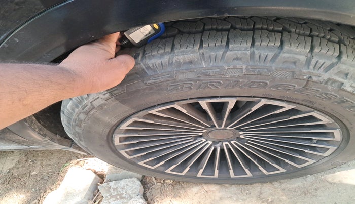 2024 Mahindra XUV700 AX7 Luxury Pack Diesel MT 7 STR, Diesel, Manual, 1,27,115 km, tyre