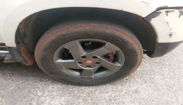 2015 Renault Duster 85 PS RXL DIESEL, Diesel, Manual, 1,22,351 km, tyre