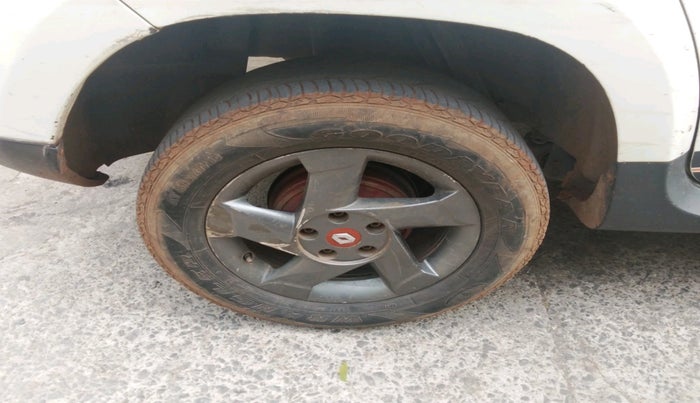 2015 Renault Duster 85 PS RXL DIESEL, Diesel, Manual, 1,22,351 km, tyre