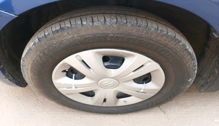 2013 Maruti Swift VXI, Petrol, Manual, 43,326 km, tyre