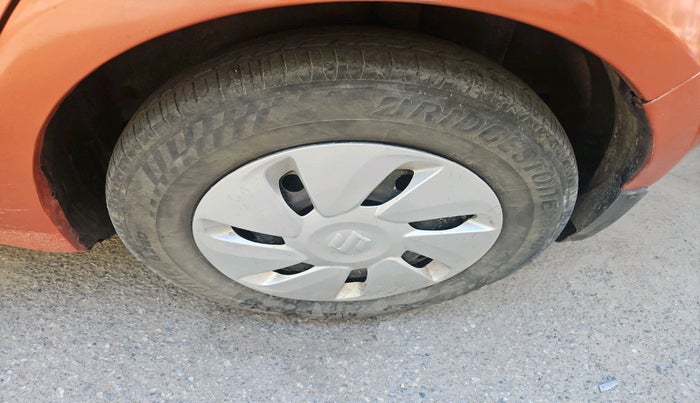 2010 Maruti Swift LXI, Petrol, Manual, 1,27,367 km, tyre