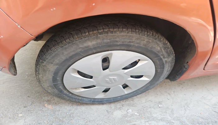 2010 Maruti Swift LXI, Petrol, Manual, 1,27,367 km, tyre