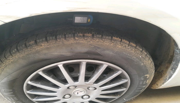 2012 Maruti Swift VXI, CNG, Manual, 1,68,759 km, tyre