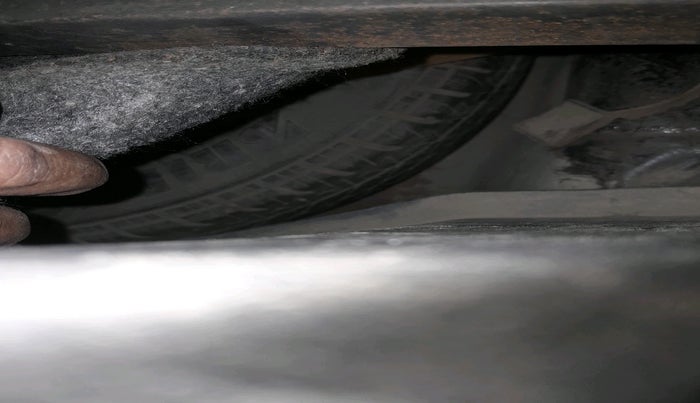 2012 Maruti Swift VXI, CNG, Manual, 1,68,759 km, tyre