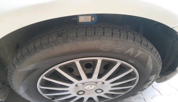 2012 Maruti Swift VXI, CNG, Manual, 1,68,759 km, tyre