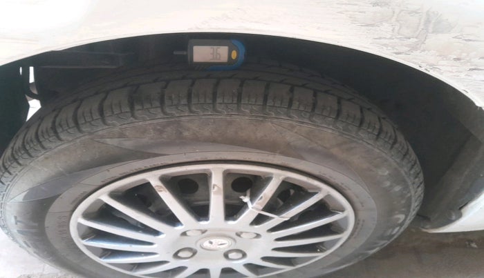 2012 Maruti Swift VXI, CNG, Manual, 1,68,759 km, tyre