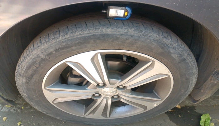 2017 Hyundai Verna 1.6 CRDI SX, Diesel, Manual, 1,00,702 km, tyre