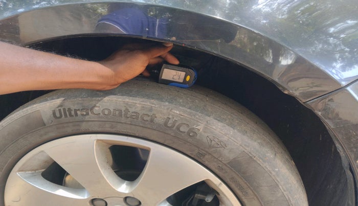 2011 Skoda Superb ELEGANCE 2.0 TDI CR AT, Diesel, Automatic, 1,57,279 km, tyre