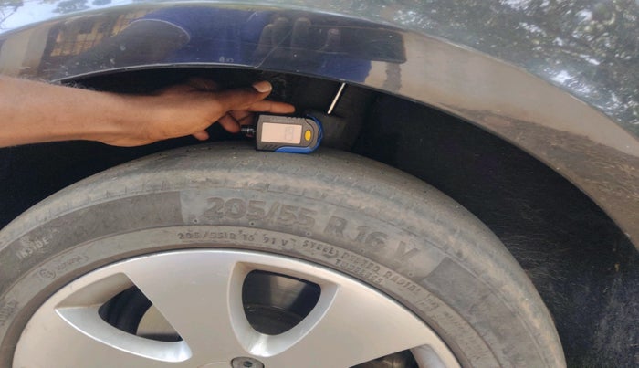 2011 Skoda Superb ELEGANCE 2.0 TDI CR AT, Diesel, Automatic, 1,57,279 km, tyre