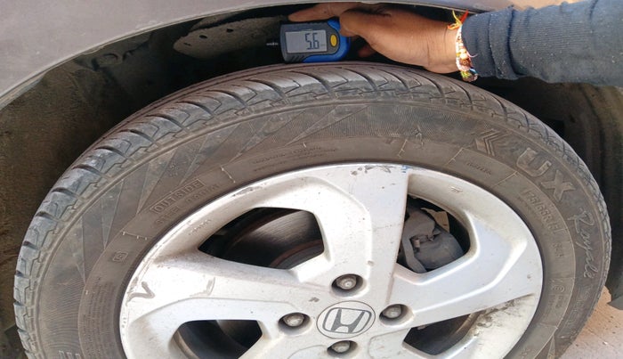 2014 Honda City 1.5L I-VTEC V MT, Petrol, Manual, 1,02,077 km, tyre