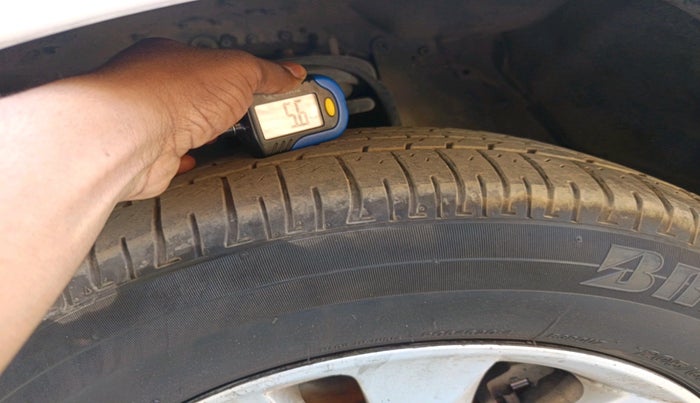 2017 Toyota Innova Crysta 2.8 GX AT 8 STR, Diesel, Automatic, 1,31,786 km, tyre