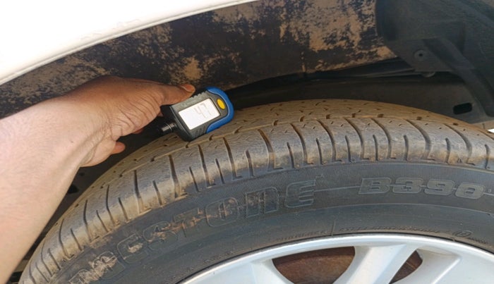 2017 Toyota Innova Crysta 2.8 GX AT 8 STR, Diesel, Automatic, 1,31,786 km, tyre