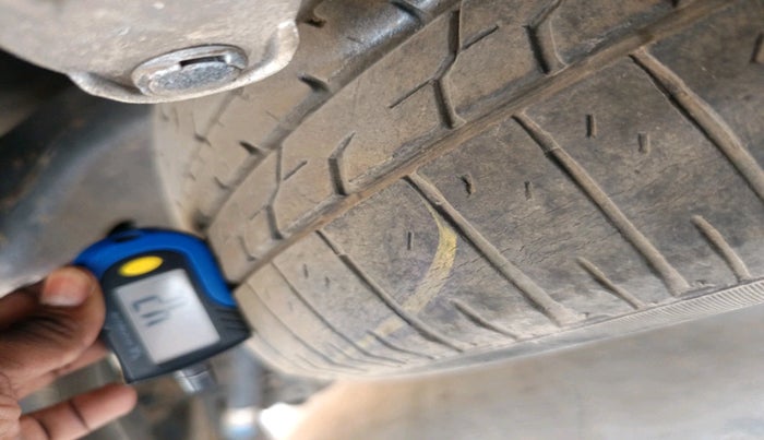 2017 Toyota Innova Crysta 2.8 GX AT 8 STR, Diesel, Automatic, 1,31,786 km, tyre