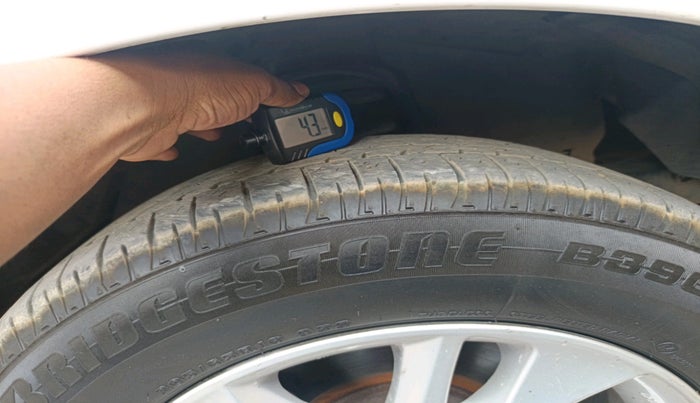 2017 Toyota Innova Crysta 2.8 GX AT 8 STR, Diesel, Automatic, 1,31,786 km, tyre