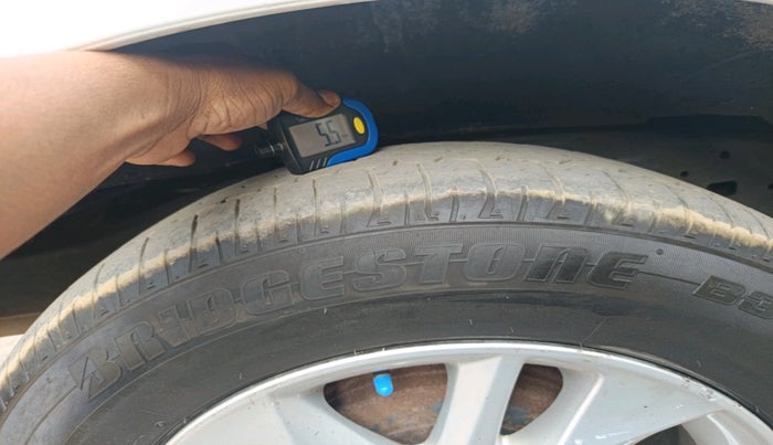 2017 Toyota Innova Crysta 2.8 GX AT 8 STR, Diesel, Automatic, 1,31,786 km, tyre