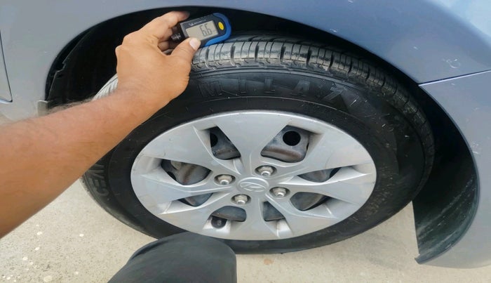 2014 Hyundai Xcent BASE 1.2, Petrol, Manual, 1,37,091 km, tyre