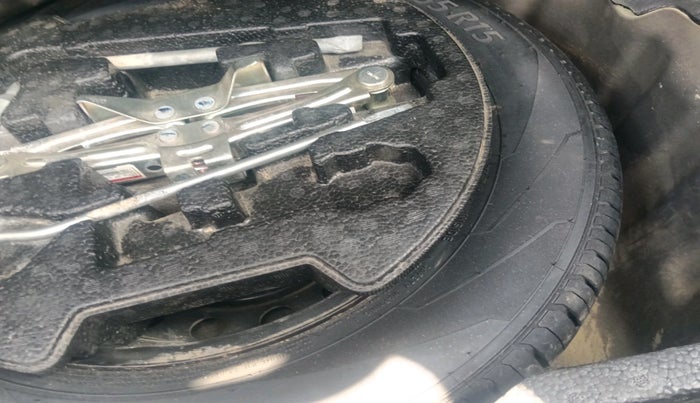 2017 Maruti Ciaz ZETA DIESEL 1.3, Diesel, Manual, 1,89,718 km, tyre