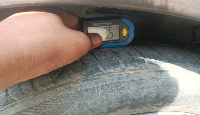 2017 Maruti Ciaz ZETA DIESEL 1.3, Diesel, Manual, 1,89,718 km, tyre