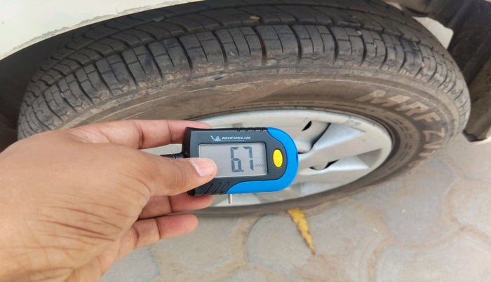 2015 Maruti Wagon R 1.0 LXI, Petrol, Manual, 84,917 km, tyre