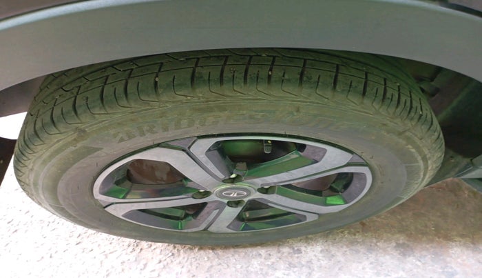 2023 Tata NEXON XZA PLUS LUX SUNROOF RED DARK PETROL, Petrol, Automatic, 17,141 km, tyre