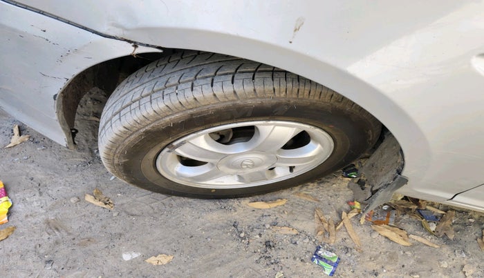 2010 Hyundai Verna TRANSFORM 1.6 SX VTVT, Petrol, Manual, 80,968 km, tyre